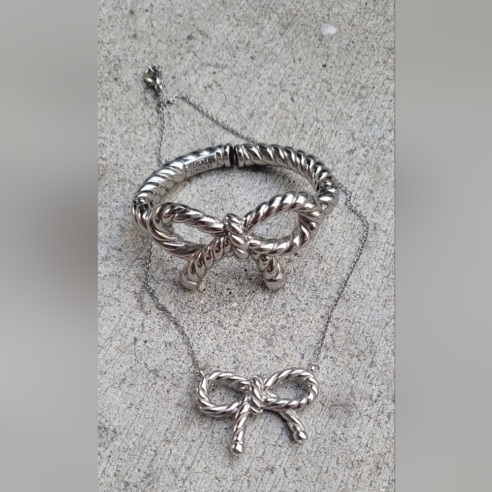 MY FLAT IN LONDON BRIGHTON NECKLACE AND BRACELET SET